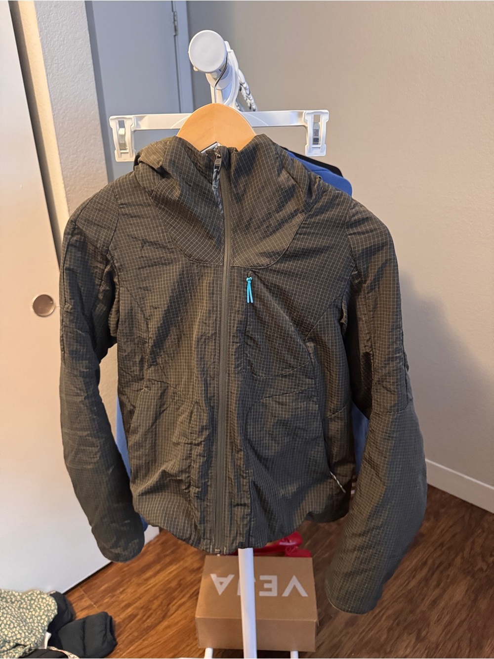 lululemon athletica Hooded Rain Jacket in Olive